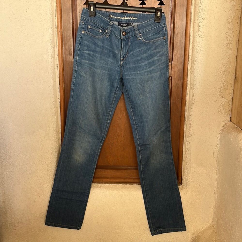 Levi’s Mid Rise Straight 552 size 4/27